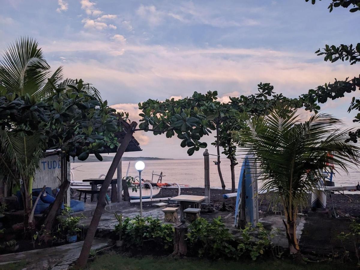 Tudes Homestay Amed Екстериор снимка